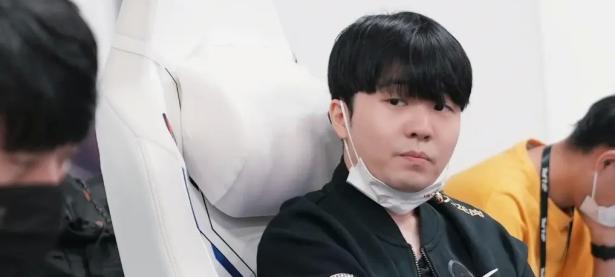 JJB竞技-Uzi在澳大利亚队比赛中爆冷，出色防守引发热议！的简单介绍