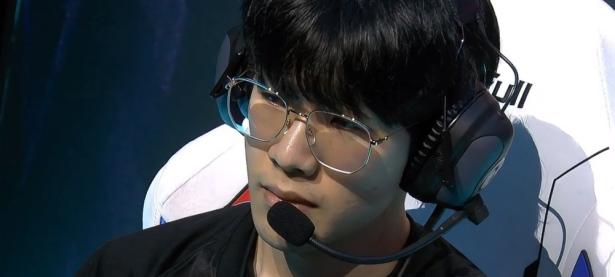 JJB电竞-包含Rookie在TES比赛中高光表现，高光表现引发热议！的词条