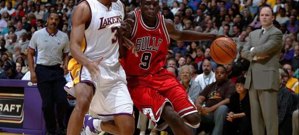 JJB电竞-Rookie关键节点高光表现，公牛带队取胜！的简单介绍