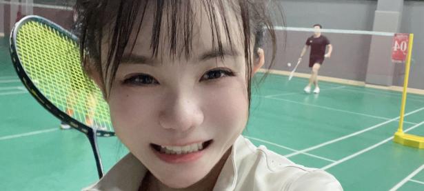 竞技宝-姑苏鲸鲨队鏖战关东黑豹队，羽毛球预选赛爆冷，转换速度占优。赛后更衣室沸腾的简单介绍